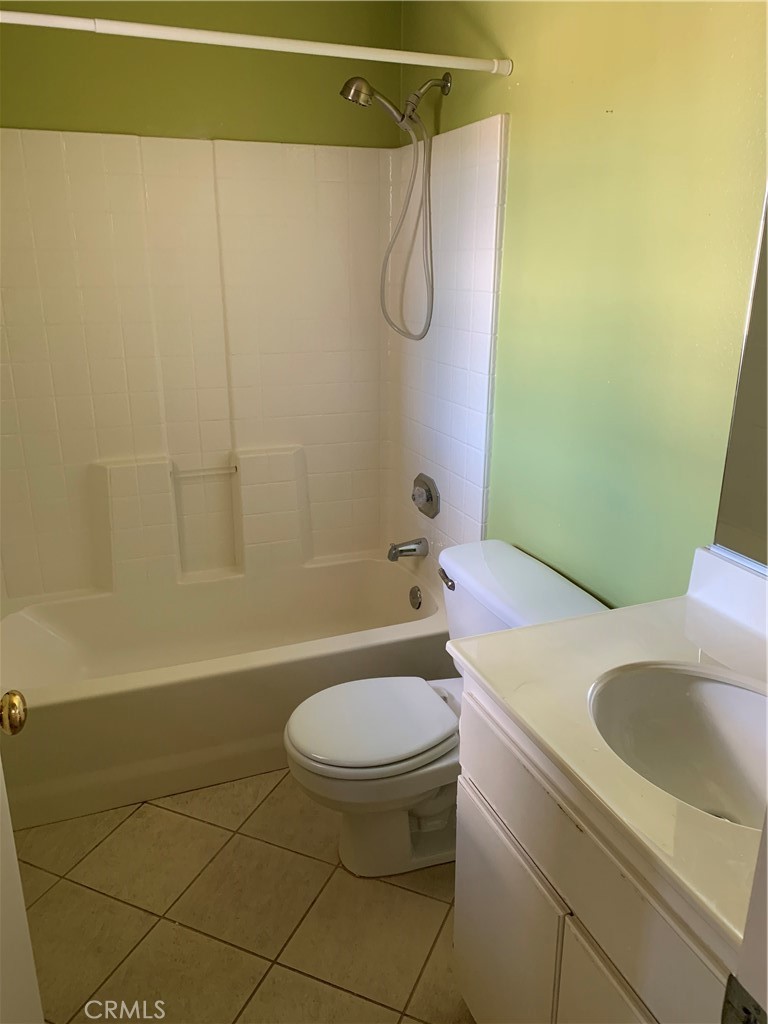 Residential Lease for rent at 61 Anacapa Court 138, Lake Forest, Orange County CA featuring 2 beds and 3 baths