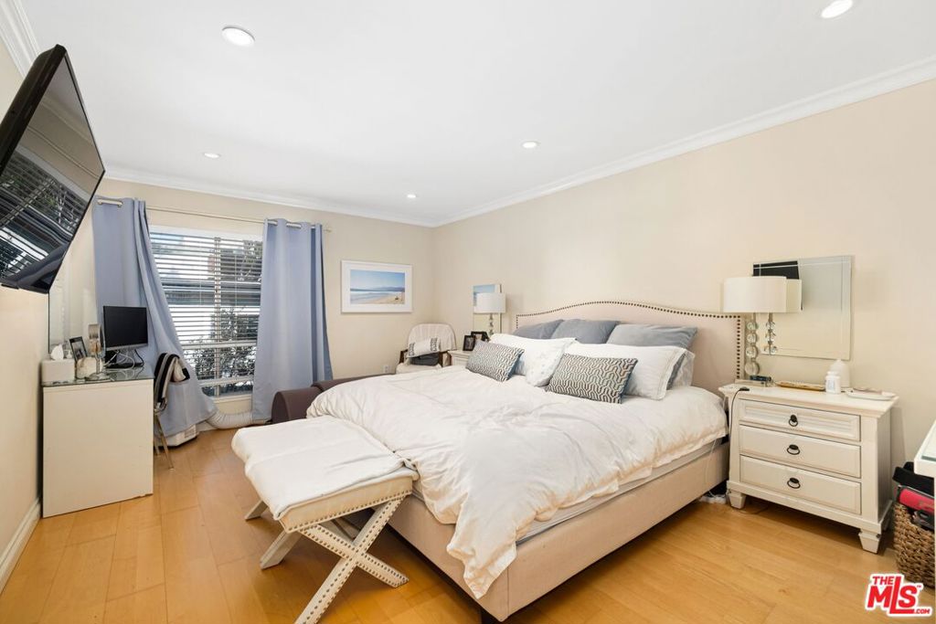 Residential Lease for rent at 11965 Gorham Avenue 504, Los Angeles, Los Angeles County CA featuring 2 beds and 2 baths