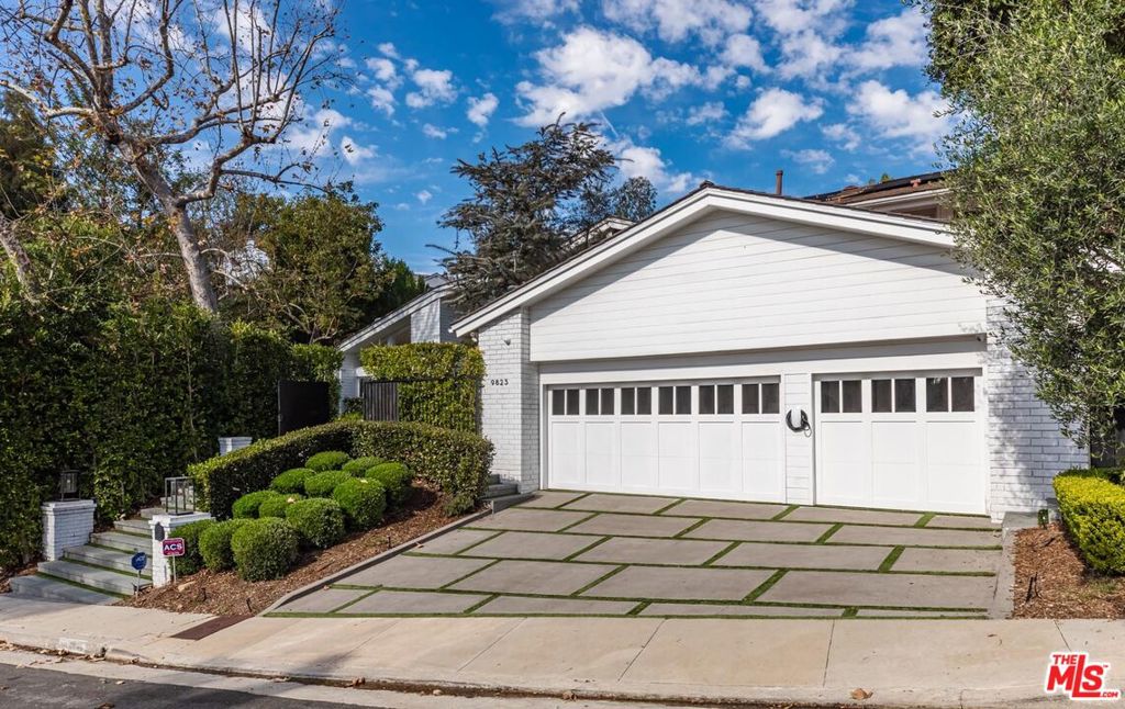 Residential Lease for rent at 9823 Cardigan Place, Beverly Hills CA featuring 4 beds and 4 baths