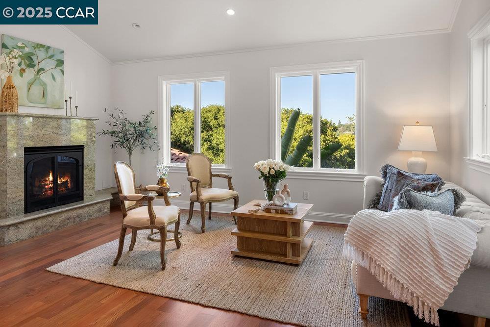 Residential for sale at 128 128 Oak Rd, Orinda CA featuring 4 beds and 5 baths