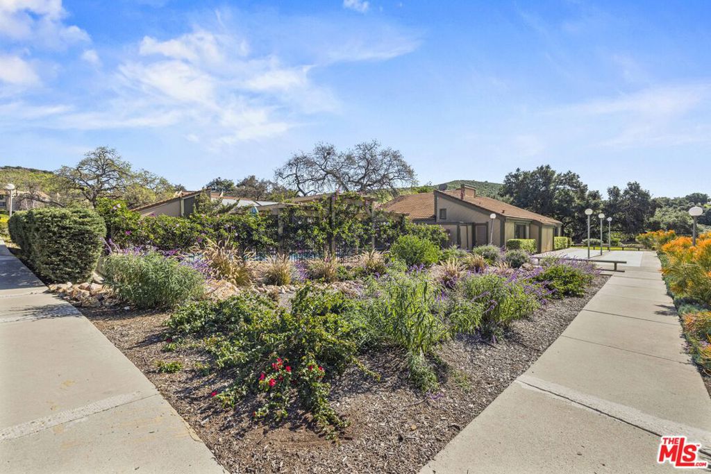 Residential for sale at 824 Pinetree Circle 14, Thousand Oaks CA featuring 2 beds and 2 baths