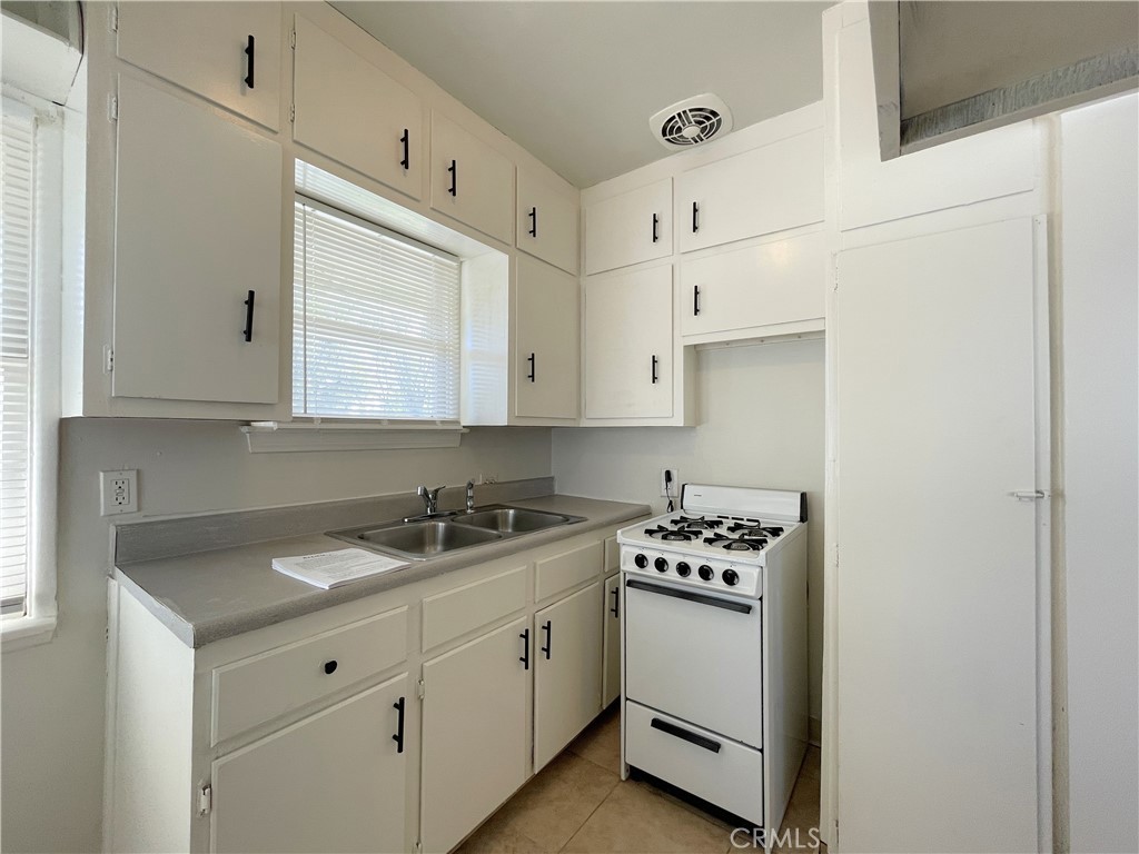 Residential Lease for rent at 3891 Locust Street, Riverside CA and 1 bath