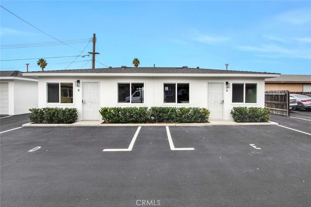 Residential Lease for rent at 2034 Charle E, Costa Mesa CA featuring 1 bed and 1 bath