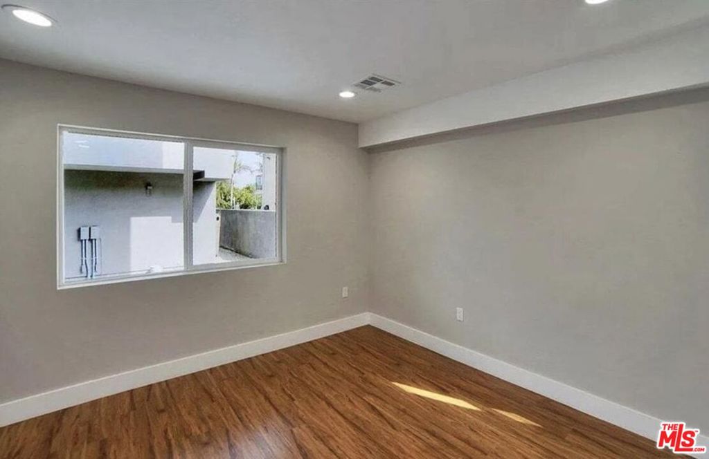 Residential Lease for rent at 2303 Hauser Boulevard, Los Angeles, Los Angeles County CA featuring 3 beds and 4 baths
