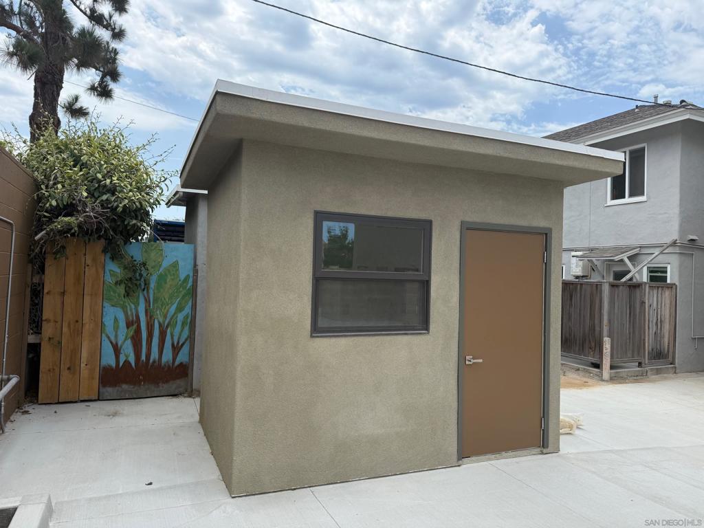 Residential Lease for rent at 6053 La Jolla Hermosa Avenue, La Jolla, San Diego County CA featuring 2 beds and 1 bath