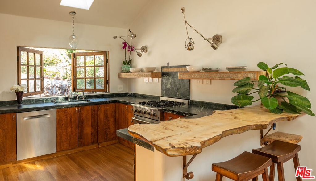 Residential Lease for rent at 8978 Wonderland Avenue, Los Angeles, Los Angeles County CA featuring 3 beds and 3 baths