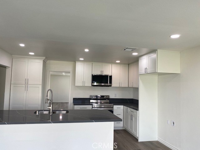 Residential Lease for rent at 24621 DARDANIA, Mission Viejo CA featuring 5 beds and 2 baths