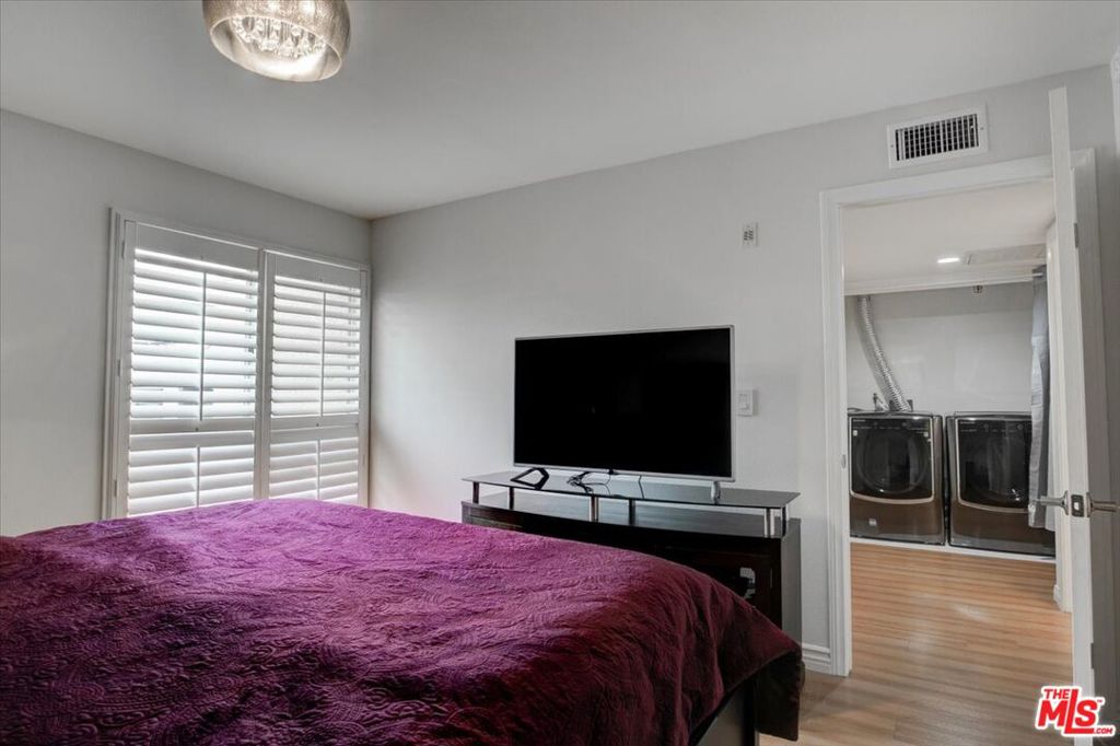 Residential Lease for rent at 108 W Maple Street 27, Glendale, Los Angeles County CA featuring 2 beds and 3 baths