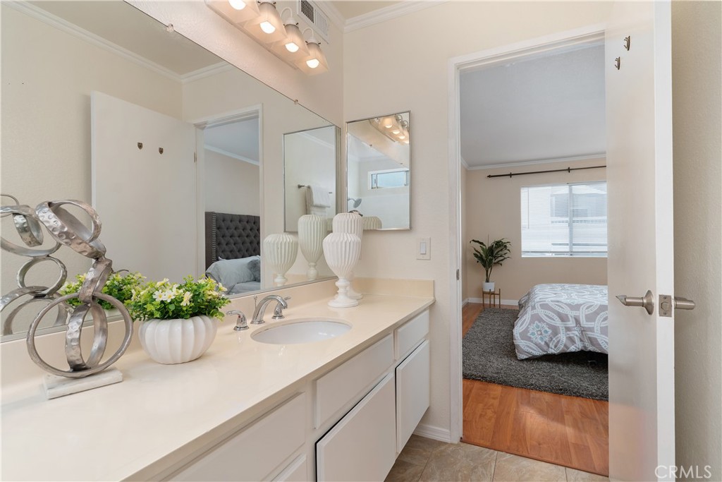 Residential Lease for rent at 21175 Gladiolos, Lake Forest CA featuring 2 beds and 2 baths