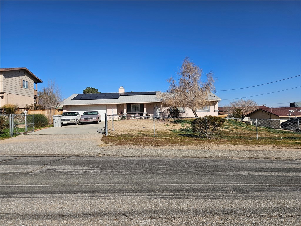 Residential for sale at 17940 Alder, Hesperia CA featuring 5 beds and 3 baths