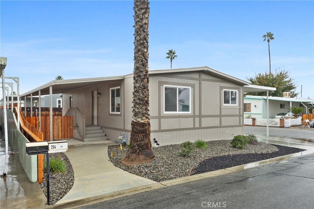 Manufactured In Park for sale at 294 Florence Lane, Bakersfield CA featuring 2 beds and 1 bath