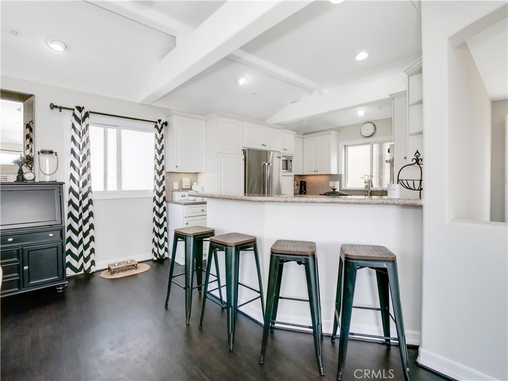 Residential Lease for rent at 300 16th Street, Manhattan Beach CA featuring 3 beds and 4 baths