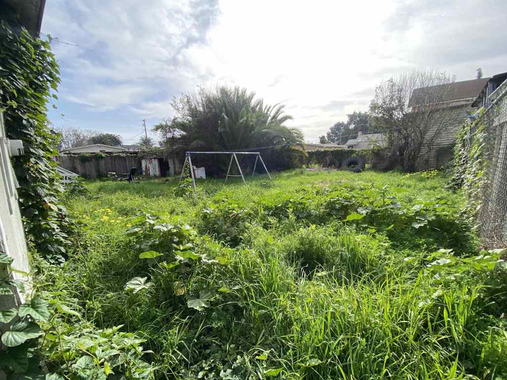 Manufactured In Park for sale at 9515 Walter Ave, Oakland CA featuring 3 beds and 2 baths