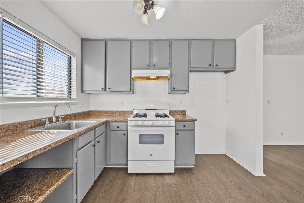 Residential Lease for rent at 38501 Larkin Avenue 4, Palmdale CA featuring 2 beds and 1 bath