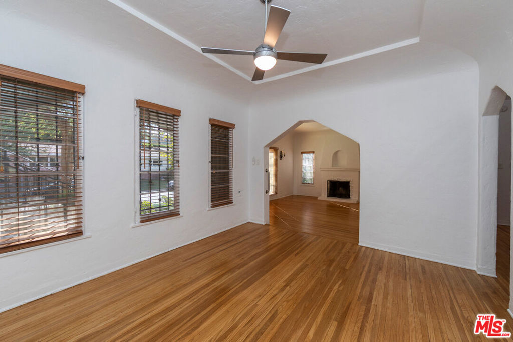 Residential Lease for rent at 1117 Longwood Place, Los Angeles, Los Angeles County CA featuring 3 beds and 1 bath