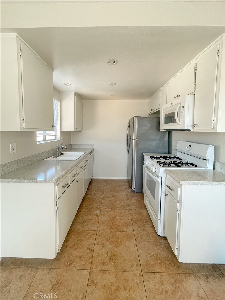 Residential Lease for rent at 16701 Lynn Lane C, Huntington Beach CA featuring 2 beds and 2 baths