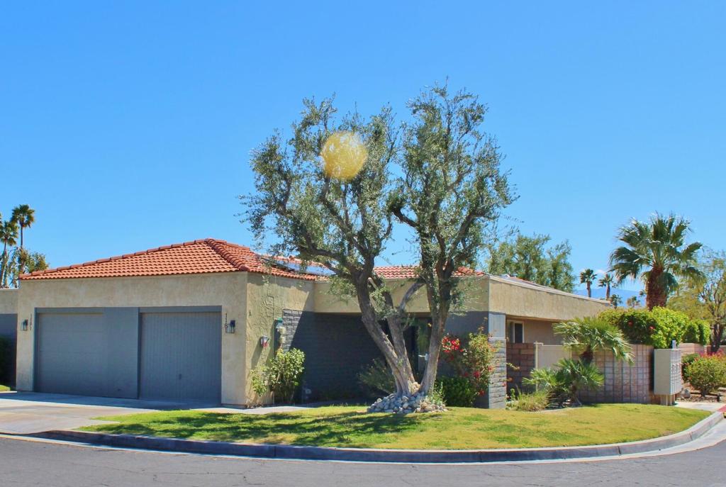 Residential Lease for rent at 1181 Sunflower Lane, Palm Springs CA featuring 2 beds and 2 baths