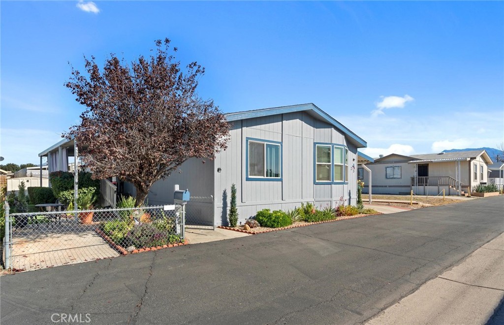 Manufactured In Park for sale at 530 W Devonshire Avenue 23, Hemet CA featuring 3 beds and 2 baths