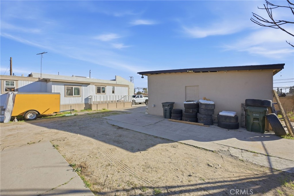 Residential Lease for rent at 16072 Arrow, Fontana CA featuring 2 beds and 1 bath