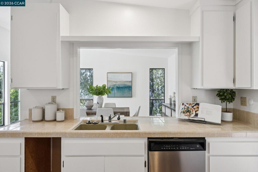 Residential for sale at 39 39 Saint Stephens Dr, Orinda CA featuring 4 beds and 3 baths