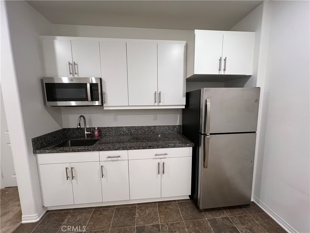 Residential Lease for rent at 30205 Chamonix, Menifee CA featuring 1 bed and 2 baths