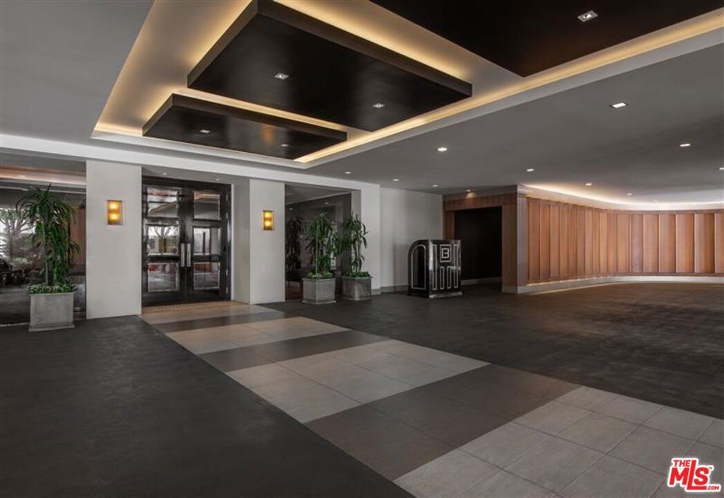 Residential Lease for rent at 8500 Burton Way 602, Los Angeles, Los Angeles County CA featuring 1 bed and 1 bath