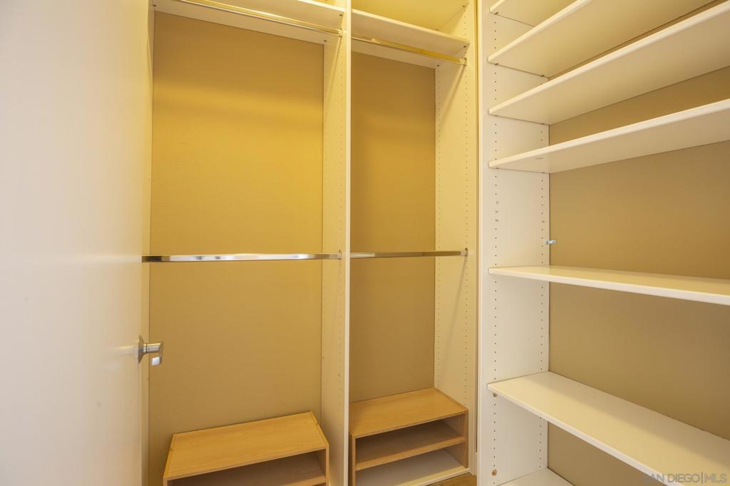 Residential Lease for rent at 450 J St. 6141, San Diego, San Diego County CA featuring 2 beds and 2 baths