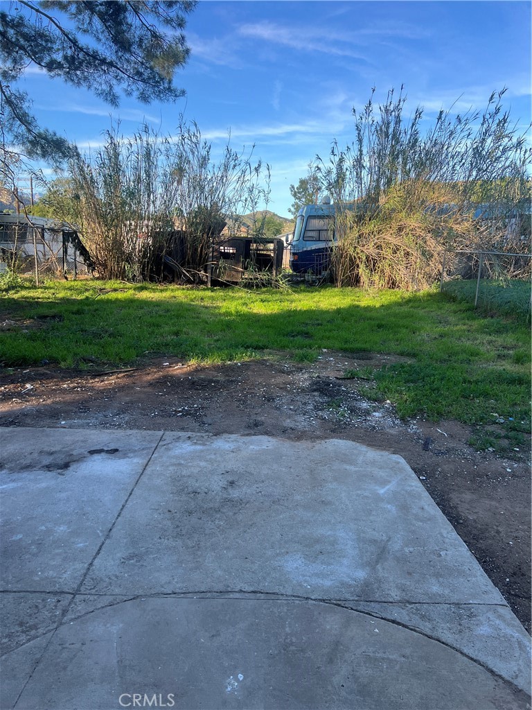 Residential Lease for rent at 4350 Tyrolite, Jurupa Valley CA featuring 2 beds and 1 bath