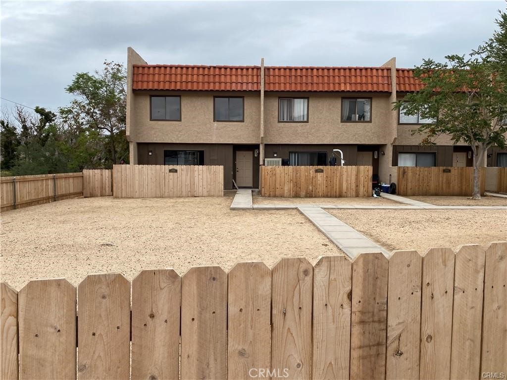 Residential Lease for rent at 55897 Santa Fe, Yucca Valley CA featuring 3 beds and 3 baths