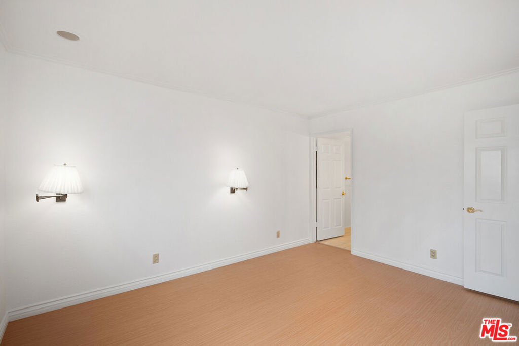 Residential Lease for rent at 839 S Holt Avenue 104, Los Angeles, Los Angeles County CA featuring 2 beds and 2 baths