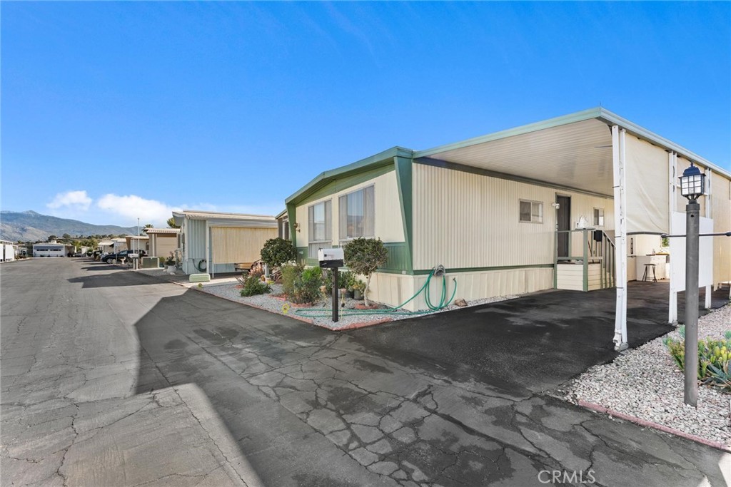 Manufactured In Park for sale at 43531 E Acacia Avenue 15, Hemet CA featuring 2 beds and 2 baths