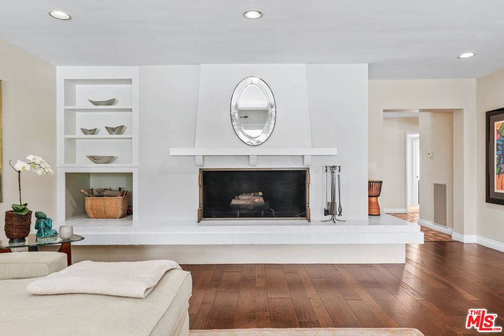 Residential Lease for rent at 23731 Park Madrid, Calabasas CA featuring 4 beds and 4 baths