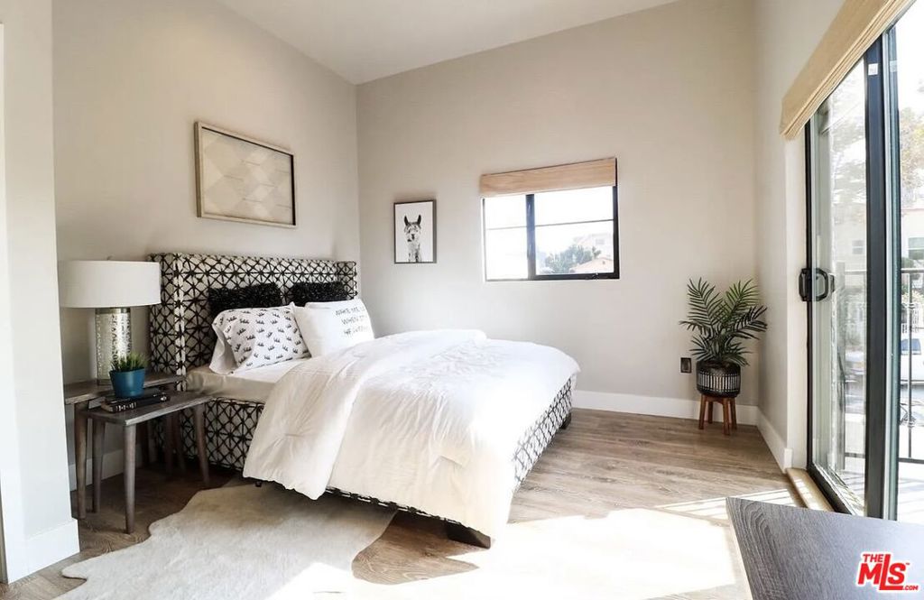 Residential Lease for rent at 1253 S Plymouth, Los Angeles, Los Angeles County CA featuring 3 beds and 3 baths