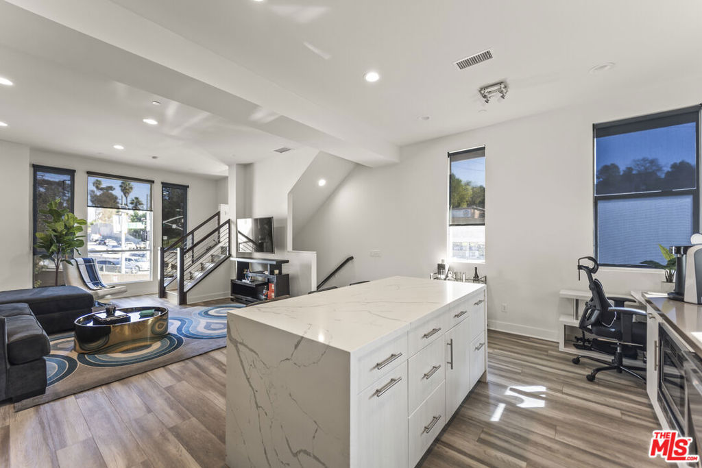 Residential Lease for rent at 2201 Polyscope Place, Los Angeles, Los Angeles County CA featuring 3 beds and 3 baths