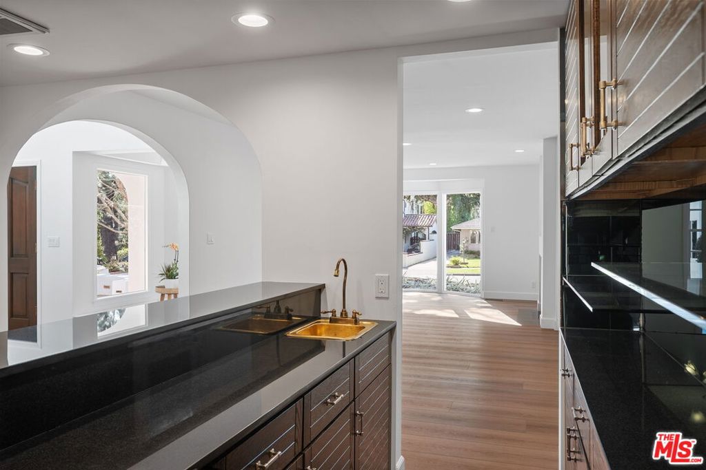 Residential Lease for rent at 459 21st Place, Santa Monica, Los Angeles County CA featuring 4 beds and 4 baths