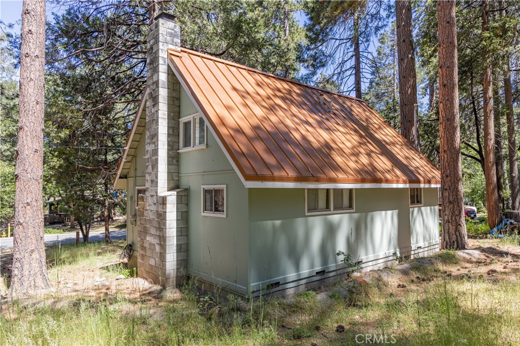 Active for sale at Idyllwild, CA, Idyllwild, CA CA and 1 bath
