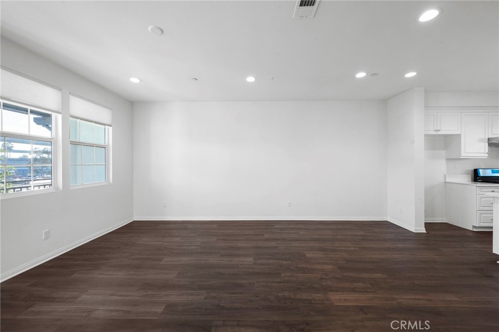 Residential Lease for rent at 8887 Orangethorpe, Buena Park CA featuring 4 beds and 4 baths