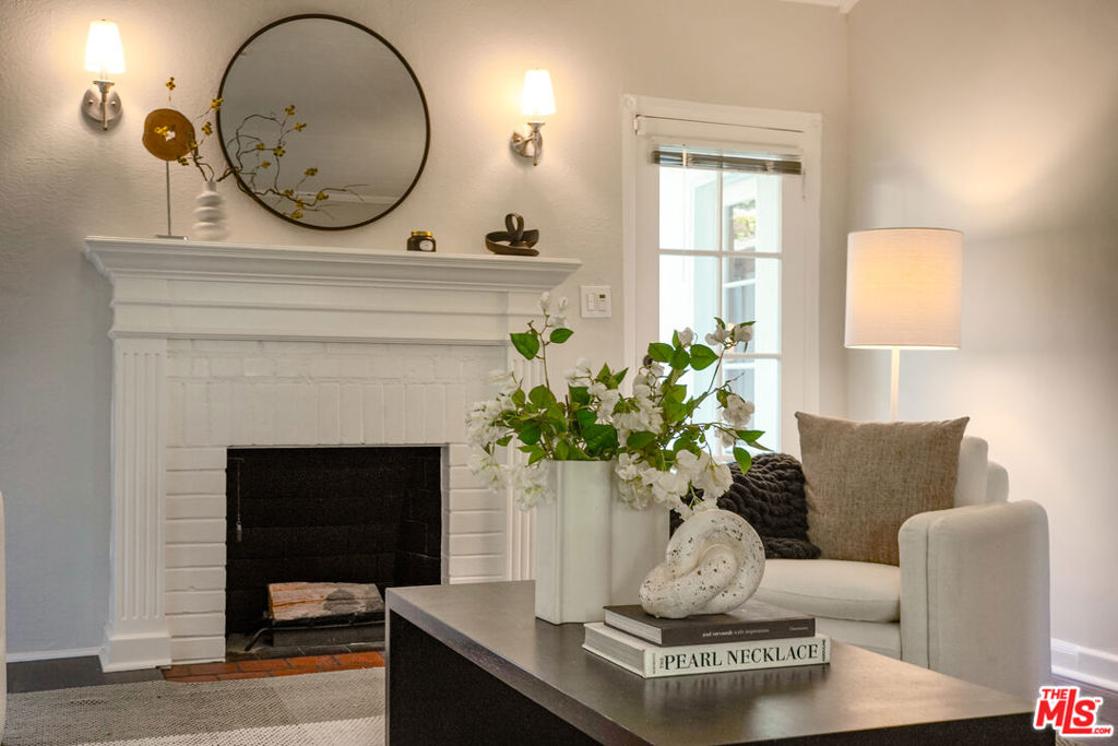 Residential Lease for rent at 560 N CROFT Avenue, West Hollywood, Los Angeles County CA featuring 4 beds and 2 baths