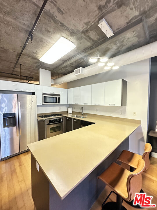 Residential Lease for rent at 645 W 9th Street 422, Los Angeles, Los Angeles County CA and 1 bath