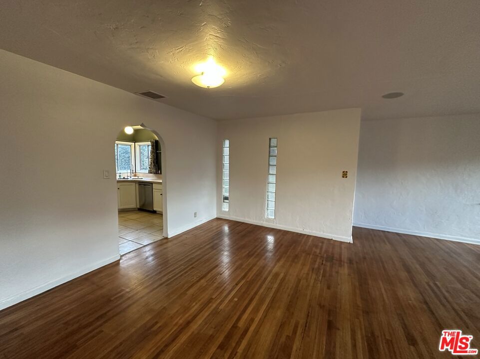Residential Lease for rent at 4001 Chevy Chase Drive, Los Angeles, Los Angeles County CA featuring 2 beds and 1 bath