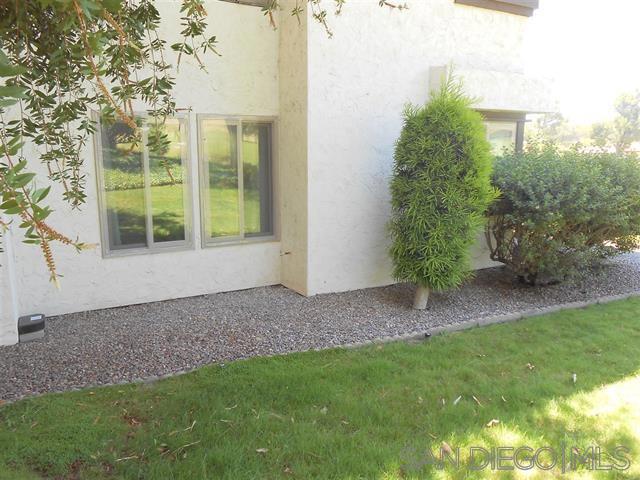 Residential Lease for rent at 17657 Pomerado Rd 52, San Diego, San Diego County CA featuring 2 beds and 2 baths