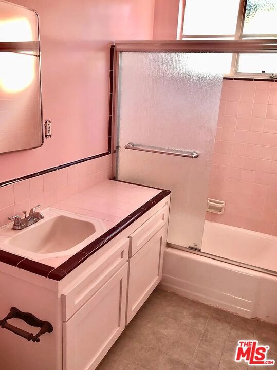 Residential Lease for rent at 1015 N Edinburgh Avenue 5, West Hollywood, Los Angeles County CA featuring 1 bed and 1 bath