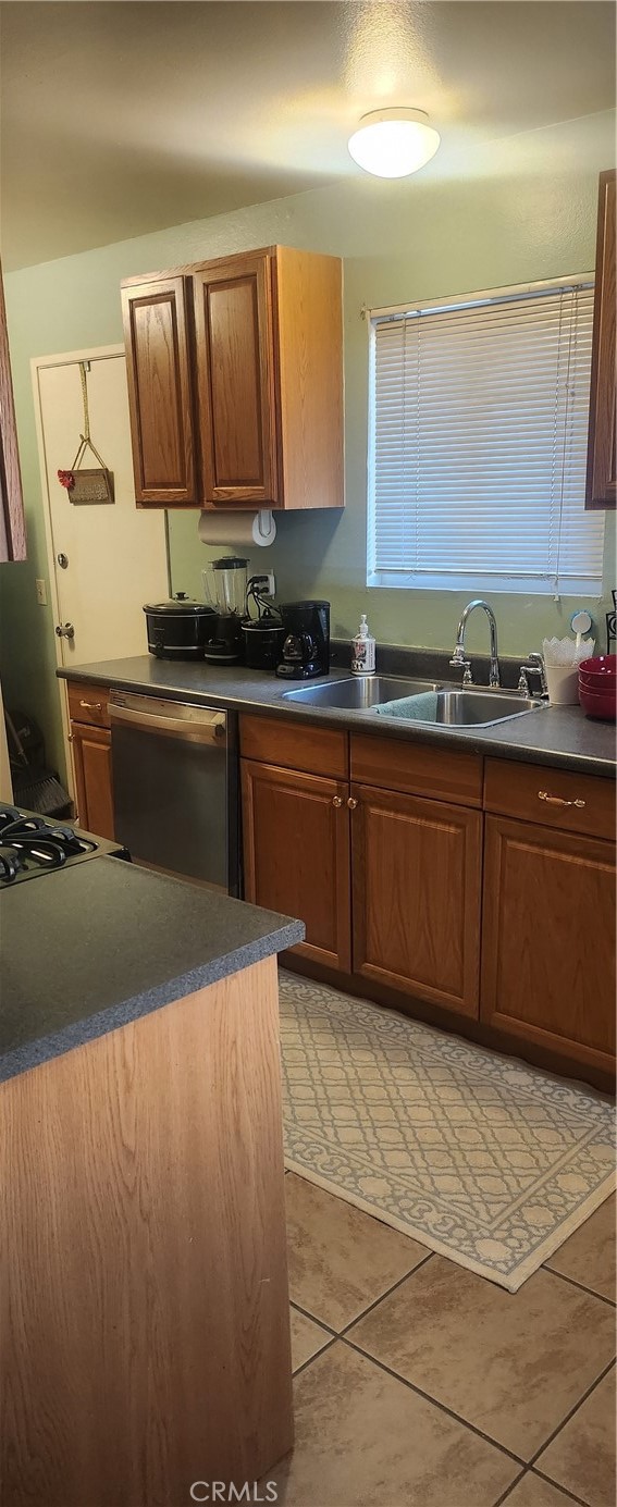 Residential for sale at 572 San Rogelio, Hemet CA featuring 2 beds and 1 bath