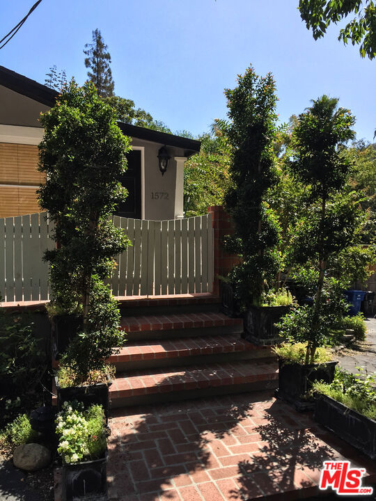 Residential Lease for rent at 1572 N Beverly Glen Boulevard, Los Angeles, Los Angeles County CA featuring 2 beds and 3 baths