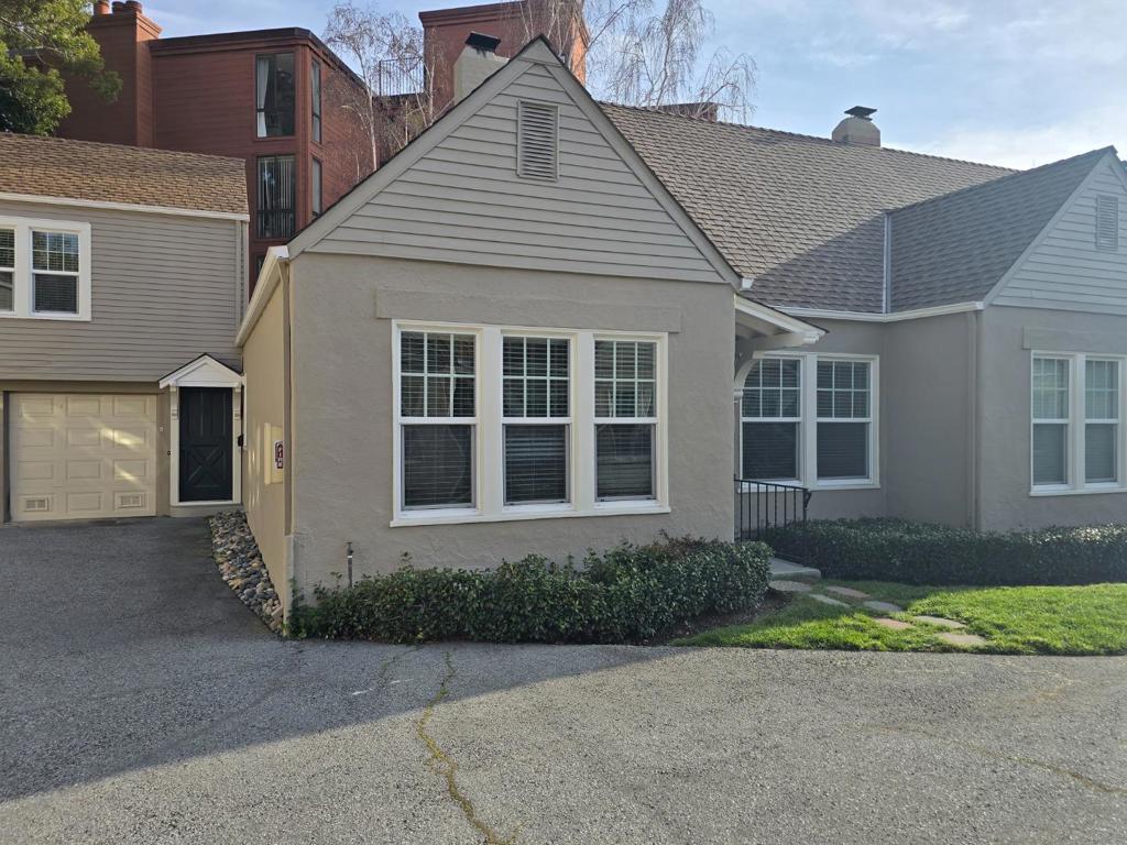Residential Lease for rent at 1218 Bellevue Avenue 4, Burlingame CA featuring 1 bed and 1 bath