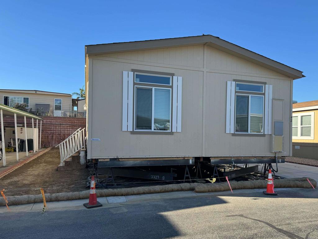 Manufactured In Park for sale at 42 Havenview Lane, Oceanside CA featuring 3 beds and 2 baths