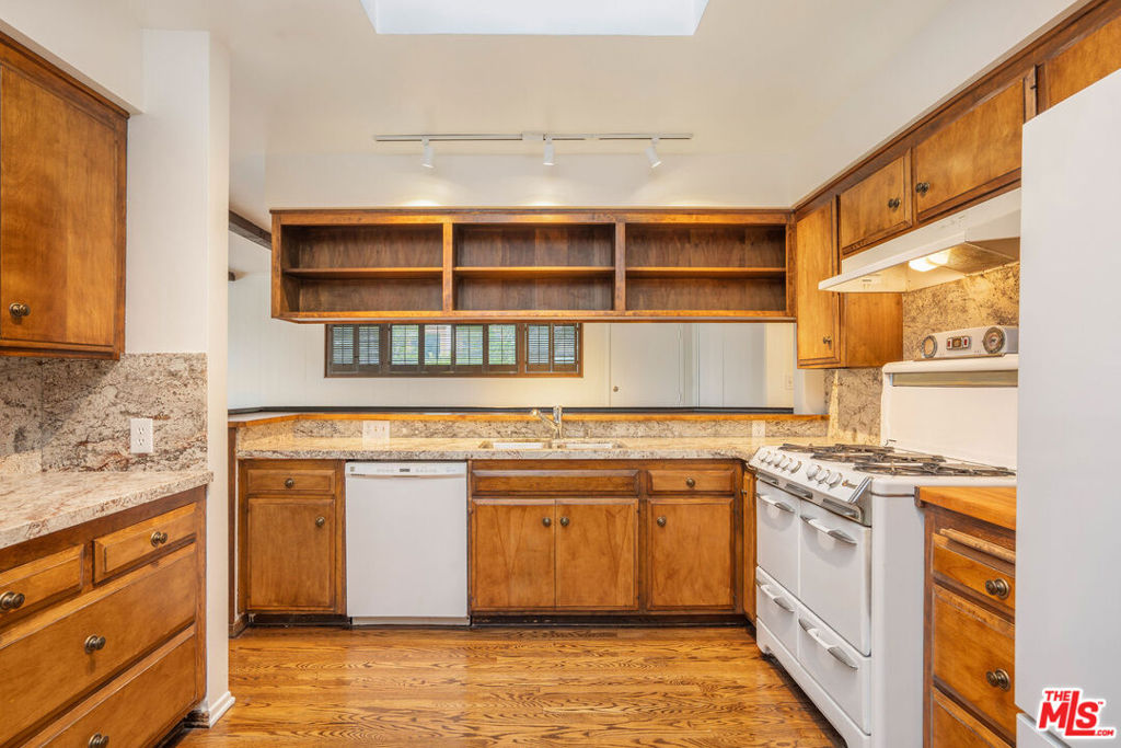 Residential Lease for rent at 547 Stassi Lane, Santa Monica, Los Angeles County CA featuring 4 beds and 3 baths