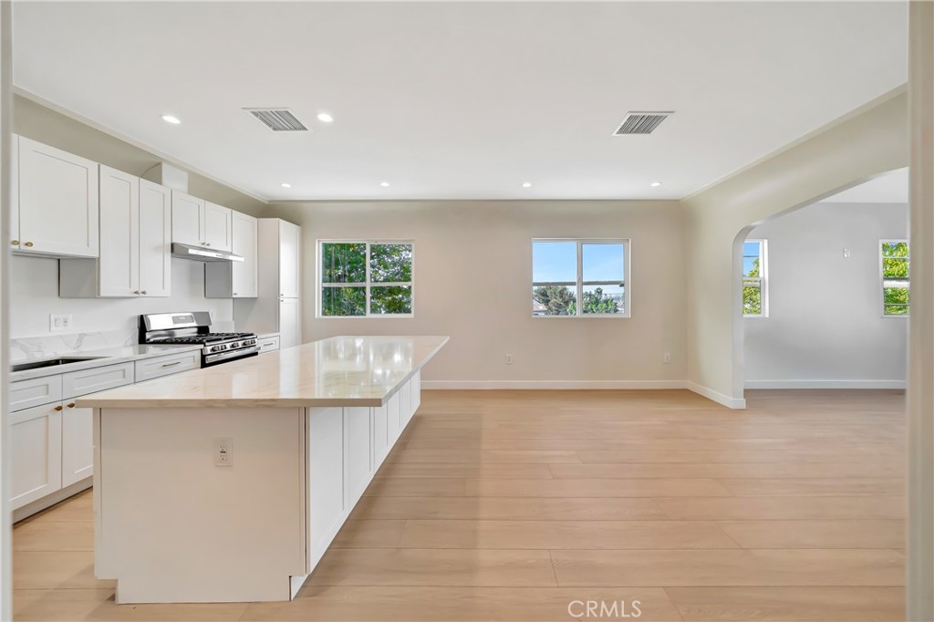 Residential Lease for rent at 2800 Winter Street 3, Los Angeles, Los Angeles County CA featuring 2 beds and 1 bath