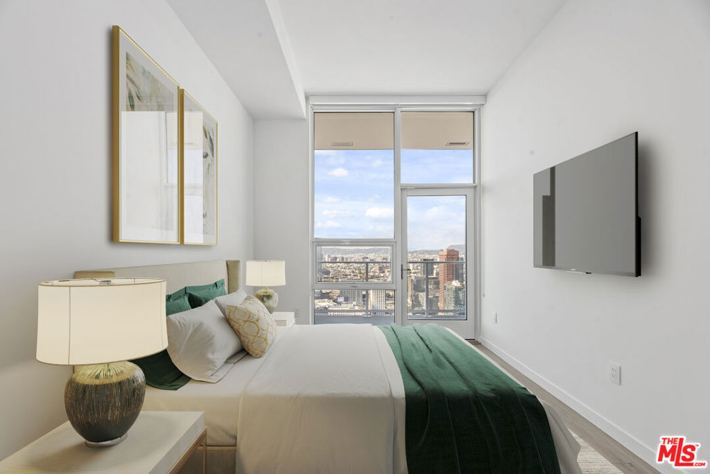 Residential Lease for rent at 230 W Olympic Boulevard 4702, Los Angeles, Los Angeles County CA featuring 3 beds and 3 baths