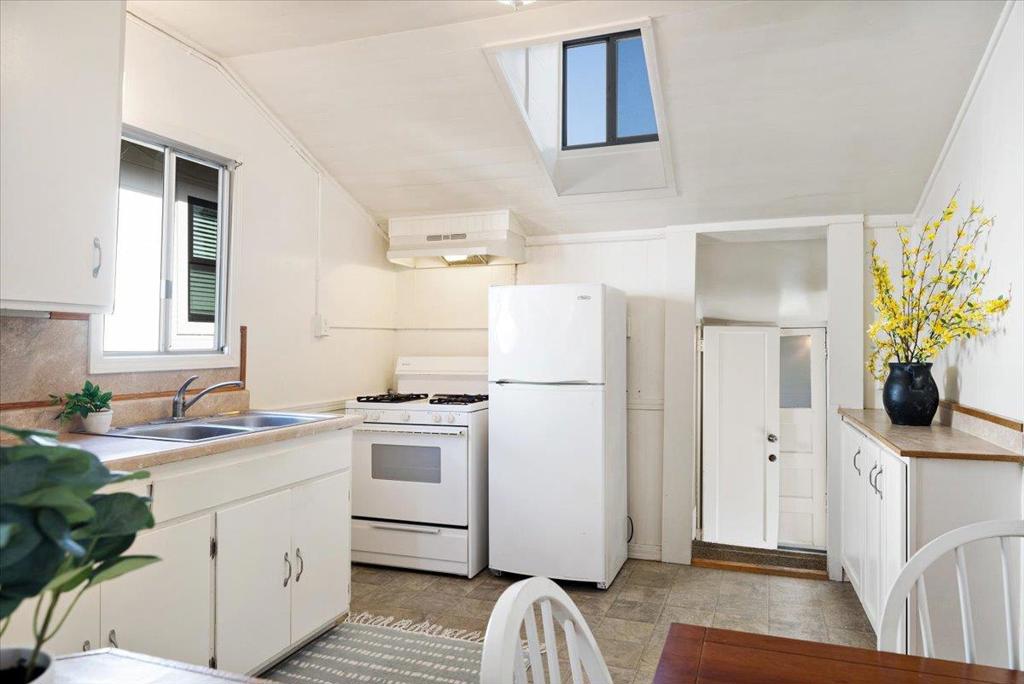 Residential for sale at 208 Mountain View Avenue, Santa Cruz CA featuring 1 bed and 1 bath